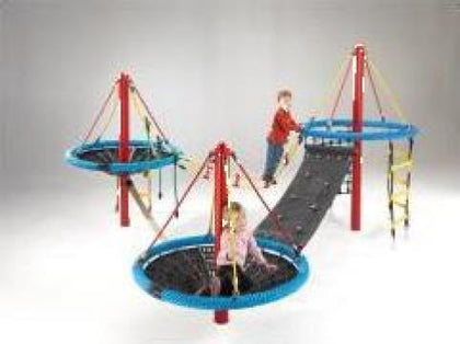 Echipament pentru locuri de joaca cu 3 turnuri